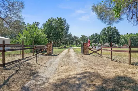 Exterior - 10971 Oak Run Rd, Oak Run, CA 96069 photo 3 of 17