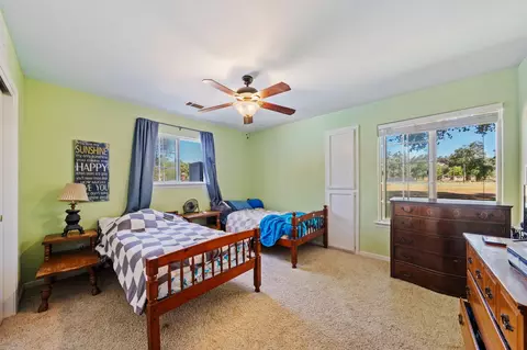 Bedroom - 10971 Oak Run Rd, Oak Run, CA 96069 photo 3 of 5