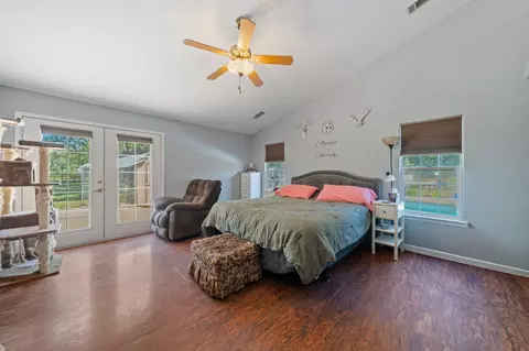 Bedroom - 10971 Oak Run Rd, Oak Run, CA 96069 photo 1 of 5