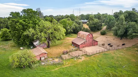 20000 Lyal Ln, Redding, CA 96002