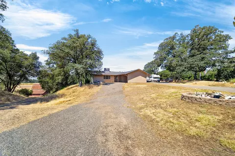 Exterior - 20000 Lyal Ln, Redding, CA 96002 photo 7 of 12