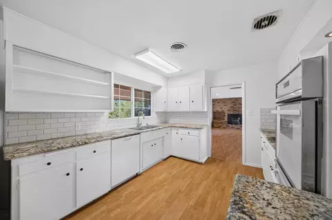 Kitchen - 20000 Lyal Ln, Redding, CA 96002 photo 2 of 3