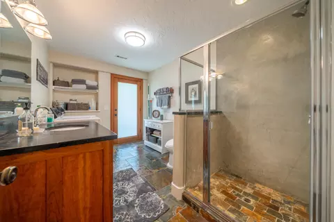 Bath - 7775 Churn Creek Rd, Redding, CA 96002 photo 7 of 7