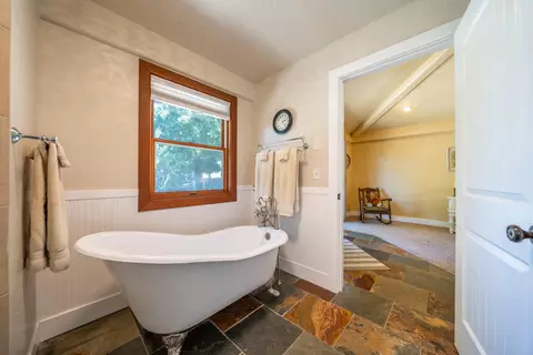 Bath - 7775 Churn Creek Rd, Redding, CA 96002 photo 2 of 7