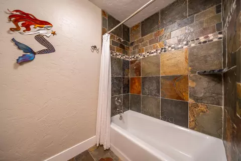 Bath - 7775 Churn Creek Rd, Redding, CA 96002 photo 6 of 7