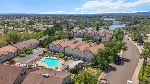 View/Area - 724 Oakhurst Trl, Redding, CA 96003 photo 5 of 5