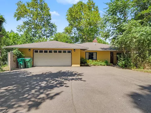 Exterior - 2950 Irene St, Redding, CA 96002 photo 6 of 8