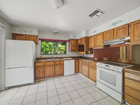 Kitchen - 2950 Irene St, Redding, CA 96002 photo 3 of 3