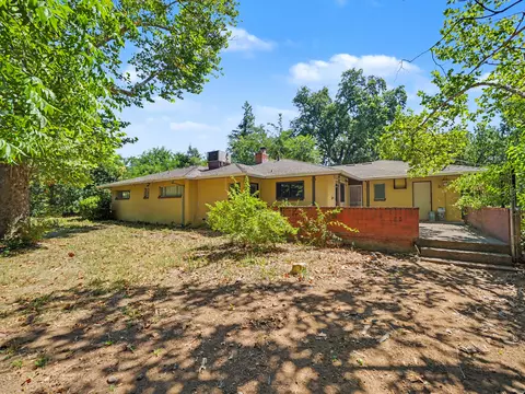 Exterior - 2950 Irene St, Redding, CA 96002 photo 7 of 8