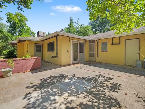 Exterior - 2950 Irene St, Redding, CA 96002 photo 4 of 8