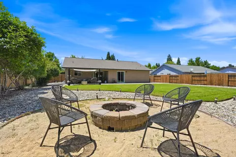 Exterior - 4565 Cerro Ln, Redding, CA 96001 photo 14 of 16