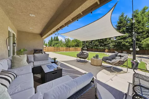 Exterior - 4565 Cerro Ln, Redding, CA 96001 photo 9 of 16