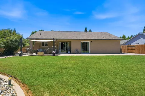 Exterior - 4565 Cerro Ln, Redding, CA 96001 photo 11 of 16