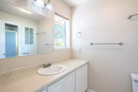 Bath - 3 Dunvin Ct, Red Bluff, CA 96080 photo 2 of 2