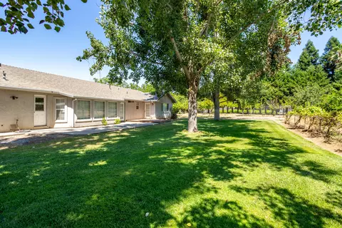 Exterior - 3 Dunvin Ct, Red Bluff, CA 96080 photo 4 of 8