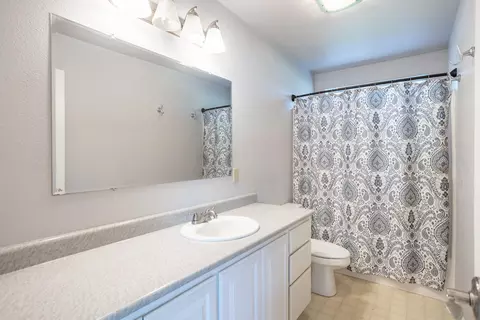 Bath - 3 Dunvin Ct, Red Bluff, CA 96080 photo 1 of 2