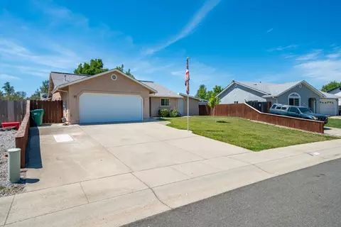 16863 Winchell Dr, Redding, CA 96003