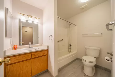 Bath - 16863 Winchell Dr, Redding, CA 96003 photo 1 of 3
