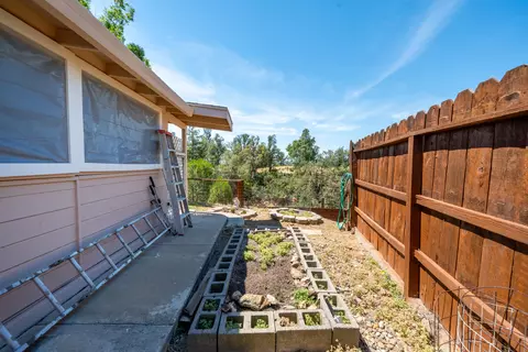 Exterior - 16863 Winchell Dr, Redding, CA 96003 photo 24 of 26