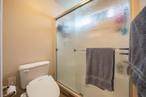 Bath - 16863 Winchell Dr, Redding, CA 96003 photo 3 of 3