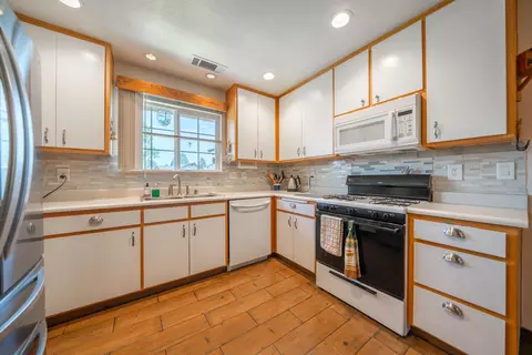 Kitchen - 16863 Winchell Dr, Redding, CA 96003 photo 2 of 4