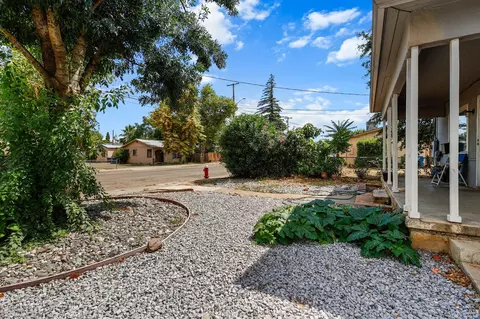 Exterior - 2720 Akard Ave, Redding, CA 96001 photo 11 of 15