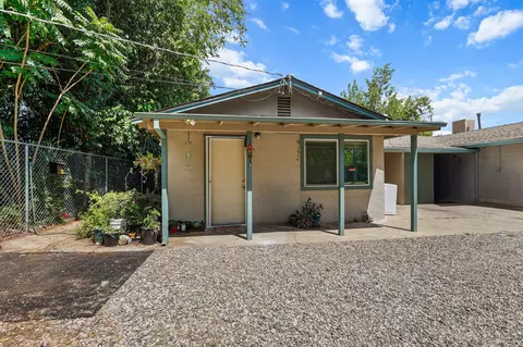 Exterior - 2720 Akard Ave, Redding, CA 96001 photo 4 of 15