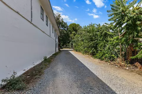 Exterior - 2720 Akard Ave, Redding, CA 96001 photo 9 of 15