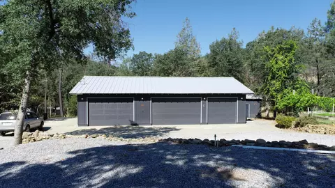 Exterior - 20952 Dorothy Ln, Redding, CA 96003 photo 4 of 12
