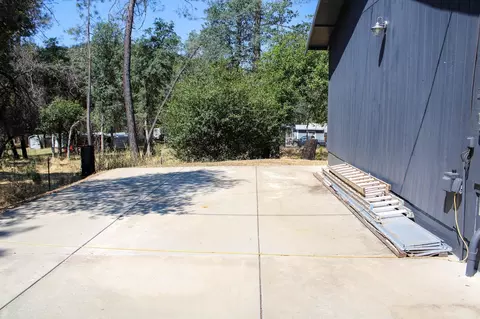 Exterior - 20952 Dorothy Ln, Redding, CA 96003 photo 10 of 12