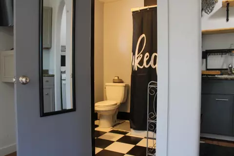 Bath - 20952 Dorothy Ln, Redding, CA 96003 photo 1 of 3