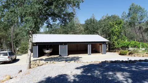 Exterior - 20952 Dorothy Ln, Redding, CA 96003 photo 5 of 12