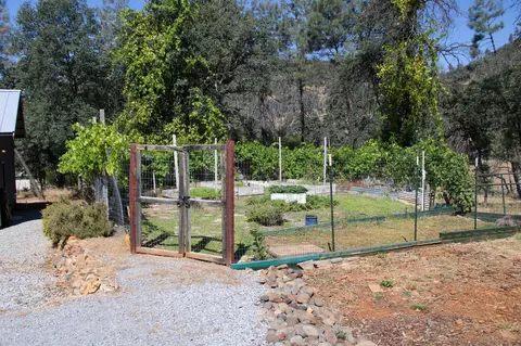Exterior - 20952 Dorothy Ln, Redding, CA 96003 photo 8 of 12