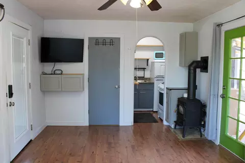 Entry Way - 20952 Dorothy Ln, Redding, CA 96003 photo 2 of 4