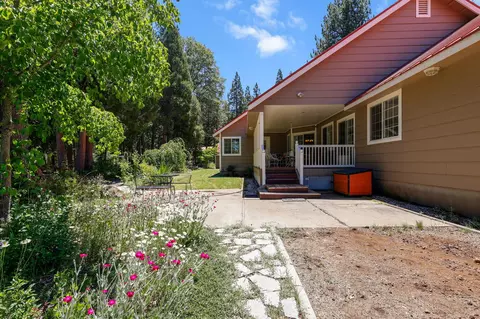 Exterior - 32602 Three Oaks Dr, Shingletown, CA 96088 photo 22 of 41