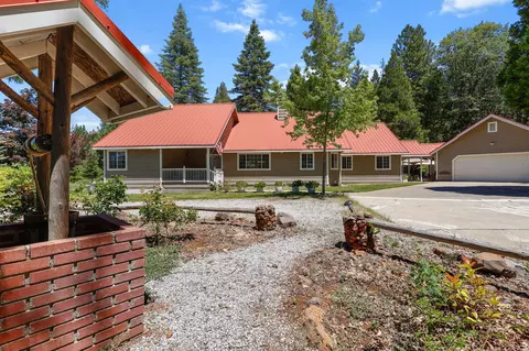Exterior - 32602 Three Oaks Dr, Shingletown, CA 96088 photo 16 of 41