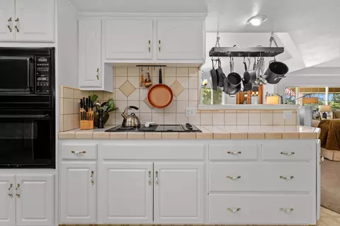 Kitchen - 32602 Three Oaks Dr, Shingletown, CA 96088 photo 4 of 7