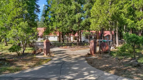 Exterior - 32602 Three Oaks Dr, Shingletown, CA 96088 photo 15 of 41