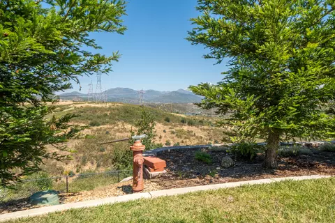Exterior - 4013 Acadia Pl, Redding, CA 96001 photo 7 of 10