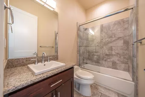 Bath - 4013 Acadia Pl, Redding, CA 96001 photo 1 of 5