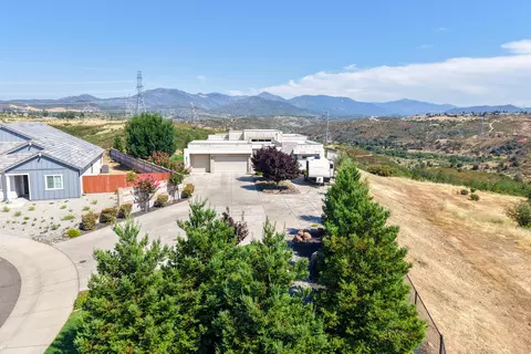 View/Area - 4013 Acadia Pl, Redding, CA 96001 photo 2 of 10