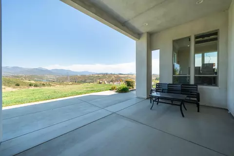 Exterior - 4013 Acadia Pl, Redding, CA 96001 photo 4 of 10