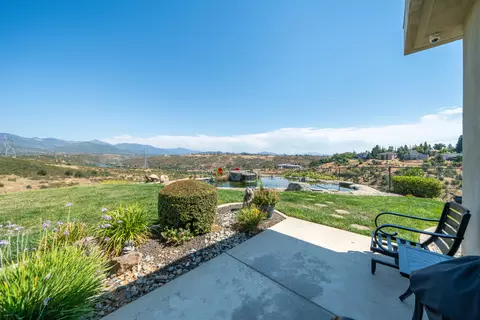Exterior - 4013 Acadia Pl, Redding, CA 96001 photo 5 of 10