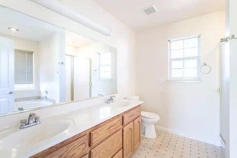 Bath - 1783 Record Ln, Redding, CA 96001 photo 1 of 3