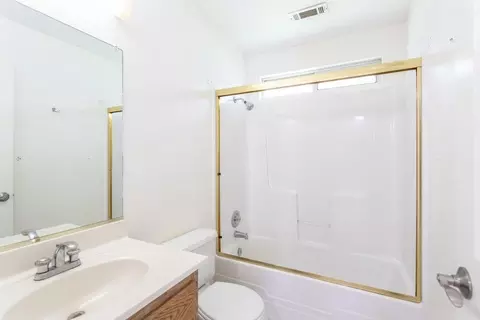 Bath - 1783 Record Ln, Redding, CA 96001 photo 3 of 3