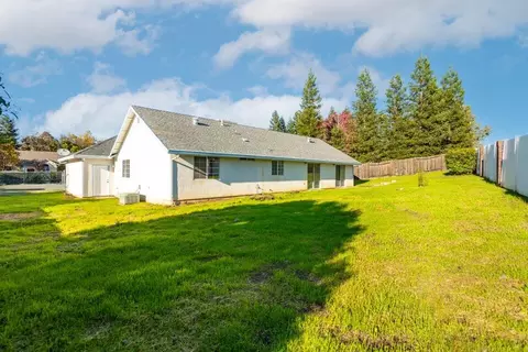 Exterior - 1783 Record Ln, Redding, CA 96001 photo 5 of 6