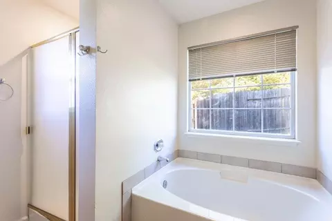 Bath - 1783 Record Ln, Redding, CA 96001 photo 2 of 3