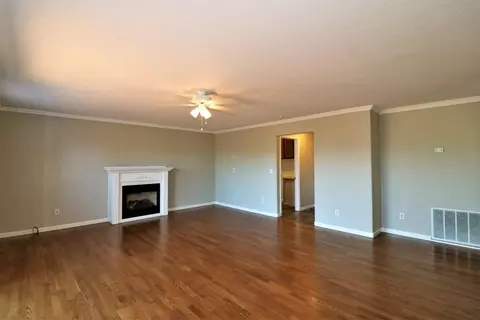Living - 19226 Snowburst Ct, Redding, CA 96003 photo 7 of 8