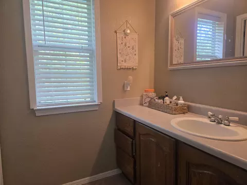 Bath - 19226 Snowburst Ct, Redding, CA 96003 photo 2 of 6