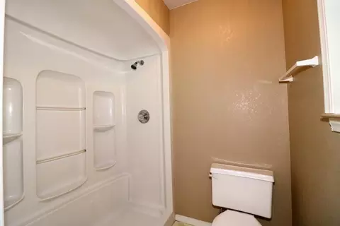 Bath - 19226 Snowburst Ct, Redding, CA 96003 photo 3 of 6